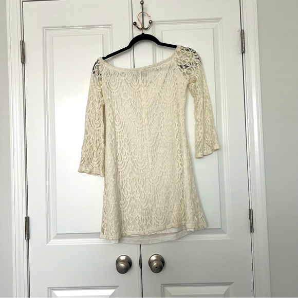 Lace off the shoulder dress - Picture 2 of 3